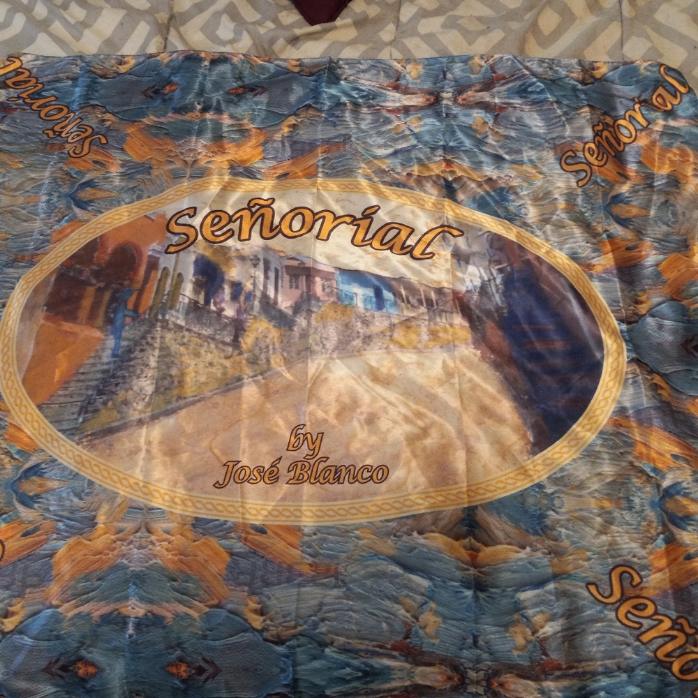 Jose Blanco scarf